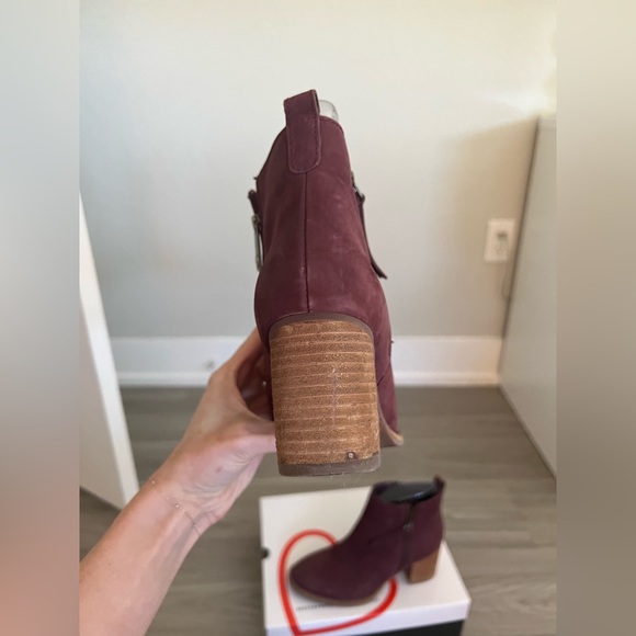 Blondo Burgandy Waterproof Boots Size 8 - Picture 6 of 7